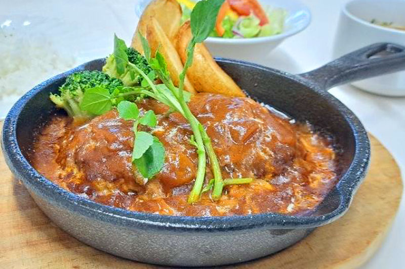 たっぷりハヤシの煮込みハンバーグ